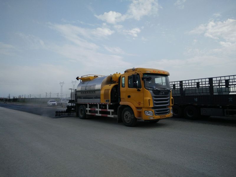沥青洒布车型号0845，，，，，，松科高速白城施工